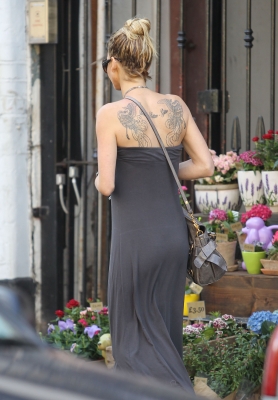 Sarah_Harding_out_in_North_London_03_08_12_286829.jpg