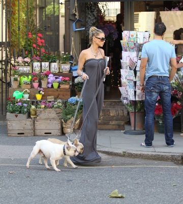 Sarah_Harding_out_in_North_London_03_08_12_287429.jpg