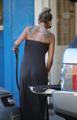 Sarah_Harding_out_in_North_London_03_08_12_287529.jpg
