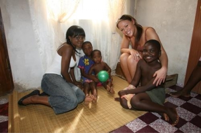 In_Africa_for_Comic_Relief_fevral_2007_281129.jpg
