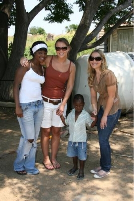 In_Africa_for_Comic_Relief_fevral_2007_282929.jpg