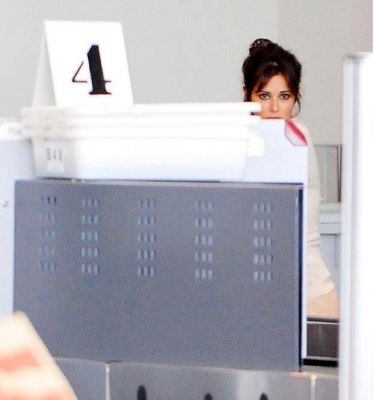 Cheryl_Cole_at_the_airport_LAX_04_08_12_28129.jpg