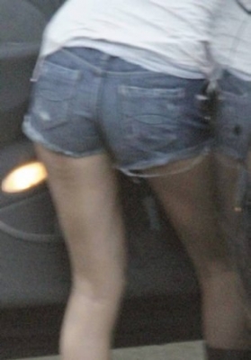 Arriving_at_a_Dance_Studio_02_05_07_28429.jpg