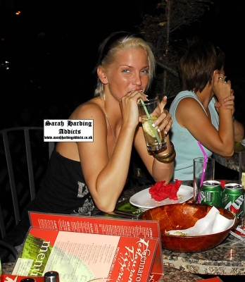 Sarah_Harding_and_Danielle_Lloyd_at_Pizzeria_17_07_06_28829.jpg