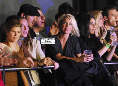 Sarah_Harding_at_a_Red_Hot_Chilli_Pepper_gig_22_11_06_283129.jpg