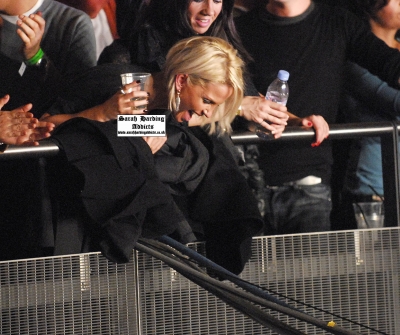 Sarah_Harding_at_a_Red_Hot_Chilli_Pepper_gig_22_11_06_28829.jpg