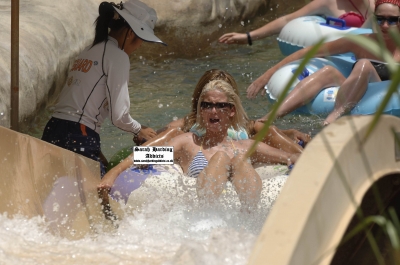 Sarah_and_Danielle_Lloyd_at_a_water_park_in_Dubai_24_07_06_282429.jpg