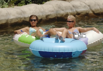 Sarah_and_Danielle_Lloyd_at_a_water_park_in_Dubai_24_07_06_282929.jpg