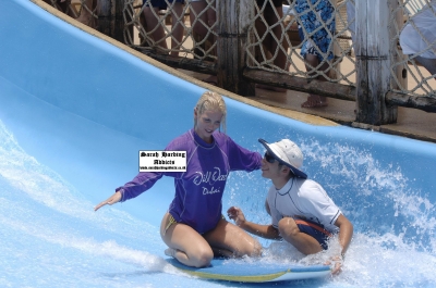 Sarah_and_Danielle_Lloyd_at_a_water_park_in_Dubai_24_07_06_283329.jpg