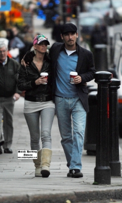 Sarah_and_Joe_Mott_out_in_Hampstead2C_London_13_12_06_28829.jpg