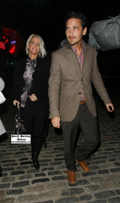 Sarah_Harding_and_Joe_Mott_at_Gilgamesh_10_12_06_28329.jpg