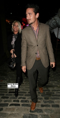 Sarah_Harding_and_Joe_Mott_at_Gilgamesh_10_12_06_28629.jpg
