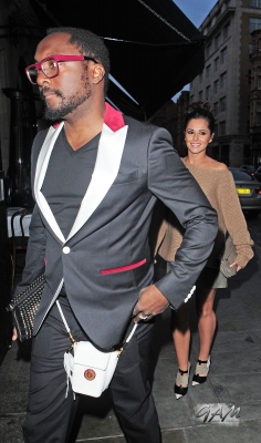 Cheryl_Cole_and_Will_I_Am_at_Scott27s_restaurant_281129.jpg
