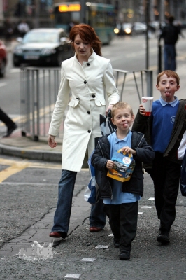 Nicola_Roberts_out_shopping_in_Liverpool_20_10_06_28529.jpg