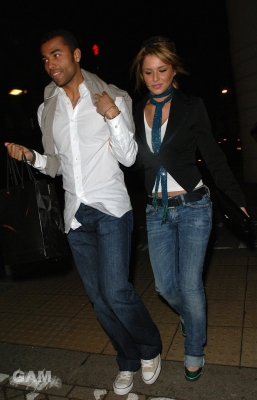 Cheryl_Tweedy_and_Ashley_Cole_go_for_Valentine_s_dinner_14_02_06_28429.jpg
