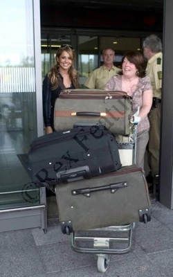 Cheryl_arriving_at_Brenners_Park_Hotel_090606_12.jpg