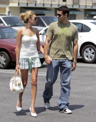 Nadine_and_Jesse_in_West_Hollywood_09_09_06_281729.jpg