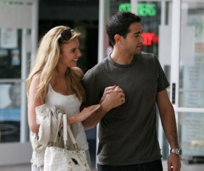 Nadine_and_Jesse_strolling_around_West_Hollywood_24_11_06_28929.jpg