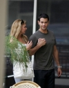 Nadine_and_Jesse_strolling_around_West_Hollywood_24_11_06_281529.jpg