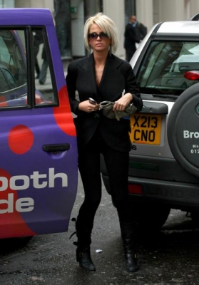 Sarah_Harding_Arriving_At_Ahe_Dorchester_Hotel_02_12_06_281229.jpg