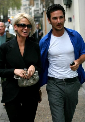 Sarah_Harding_Arriving_At_Ahe_Dorchester_Hotel_02_12_06_28929.jpg