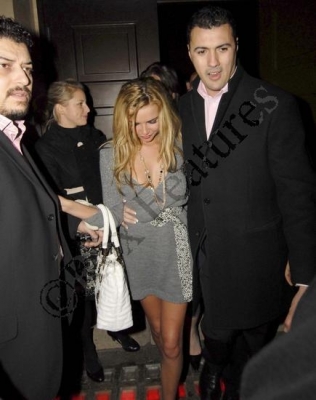 Nadine_leaving_Cuckoo_Club_in_London_10_12_06_281929.jpg