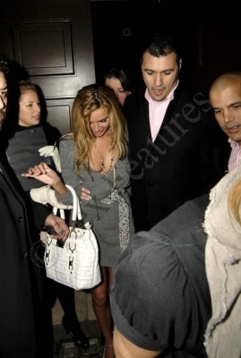 Nadine_leaving_Cuckoo_Club_in_London_10_12_06_282029.jpg