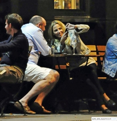 Sarah_Harding_outside_a_bar_in_North_London_23_08_12_28129.jpg