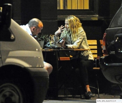 Sarah_Harding_outside_a_bar_in_North_London_23_08_12_281329.jpg