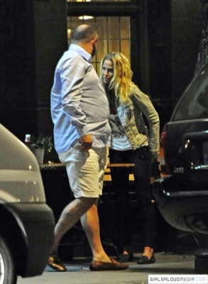 Sarah_Harding_outside_a_bar_in_North_London_23_08_12_281929.jpg
