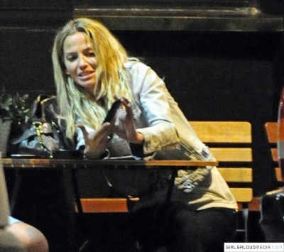 Sarah_Harding_outside_a_bar_in_North_London_23_08_12_28929.jpg