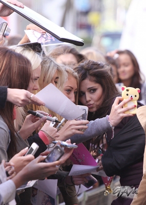 Cheryl_Cole_on_BBC_Radio_1_31_08_12_2812529.jpg