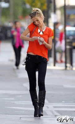 Sarah_Harding_out_and_about_in_London_31_08_12_281229.jpg
