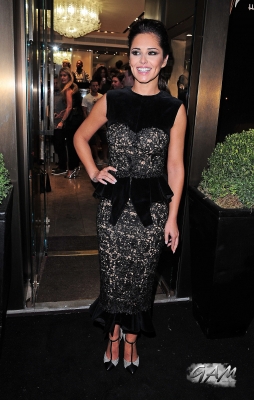 Cheryl_Cole_arriving_at_the_Giuseppe_Zanotti_party_06_09_12_281829.jpg
