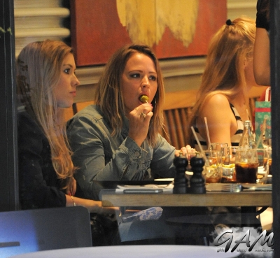 Kimberley_Walsh_out_for_dinner_with_friends_in_London_06_09_12_281329.jpg