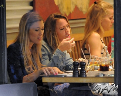Kimberley_Walsh_out_for_dinner_with_friends_in_London_06_09_12_281529.jpg