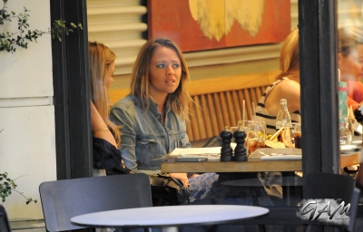 Kimberley_Walsh_out_for_dinner_with_friends_in_London_06_09_12_282029.jpg