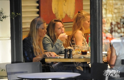 Kimberley_Walsh_out_for_dinner_with_friends_in_London_06_09_12_282229.jpg