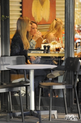 Kimberley_Walsh_out_for_dinner_with_friends_in_London_06_09_12_282829.jpg