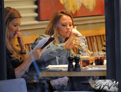 Kimberley_Walsh_out_for_dinner_with_friends_in_London_06_09_12_28529.jpg