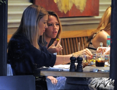 Kimberley_Walsh_out_for_dinner_with_friends_in_London_06_09_12_28929.jpg