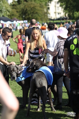 Sarah_Harding_at_PupAid2C_Primrose_Hill_London_08_09_12_285929.jpg