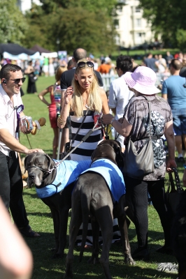 Sarah_Harding_at_PupAid2C_Primrose_Hill_London_08_09_12_286129.jpg