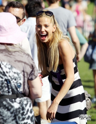 Sarah_Harding_at_PupAid2C_Primrose_Hill_London_08_09_12_288029.jpg