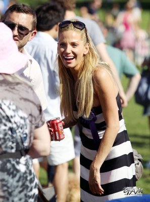 Sarah_Harding_at_PupAid2C_Primrose_Hill_London_08_09_12_288129.jpg