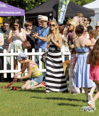 Sarah_Harding_at_PupAid2C_Primrose_Hill_London_08_09_12_289329.jpg