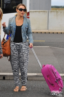 Kimberley_Walsh_at_Heathrow_Airport_14_09_12_281329.jpg