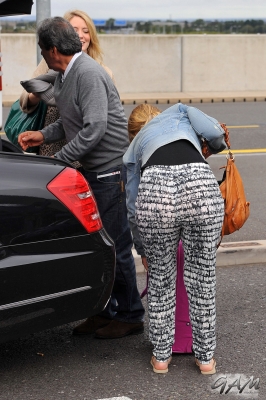 Kimberley_Walsh_at_Heathrow_Airport_14_09_12_281729.jpg