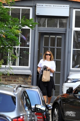 Kimberley_Walsh_at_a_training_session_for_Strictly_Come_Dancing_19_09_12_281229.jpg