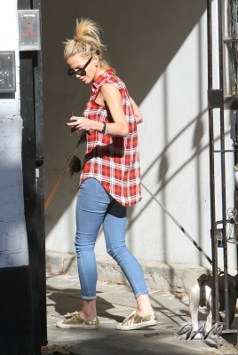 Sarah_Harding_out_and_about_in_London_18_09_12_28829.jpg